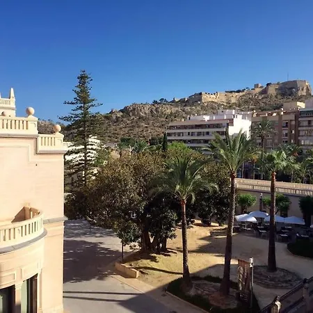 Bright Flat With View To The Castle And The Museum Apartment *