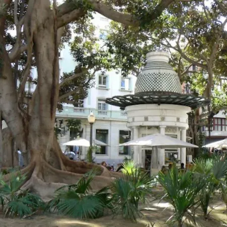 Bright Flat With View To The Castle And The Museum 公寓 *